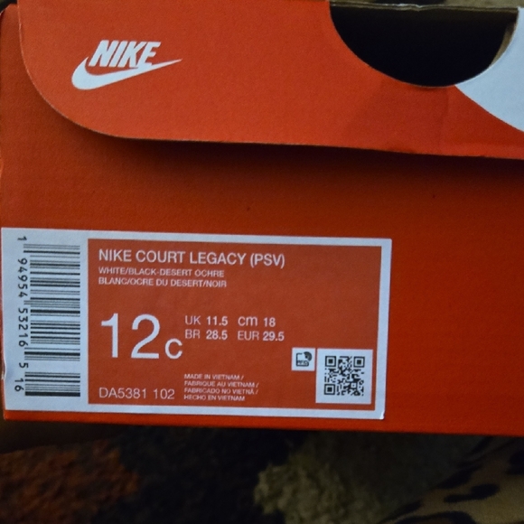 Nike Kids White, Black, and Gold Sneakers - Picture 4 of 4